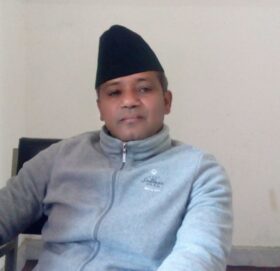 कालीगण्डकी दैनिकका सम्पादक तथा अधिवक्ता शर्माद्वारा बाढि पीडितका लागि १ लाख ५ हजार सहयोग